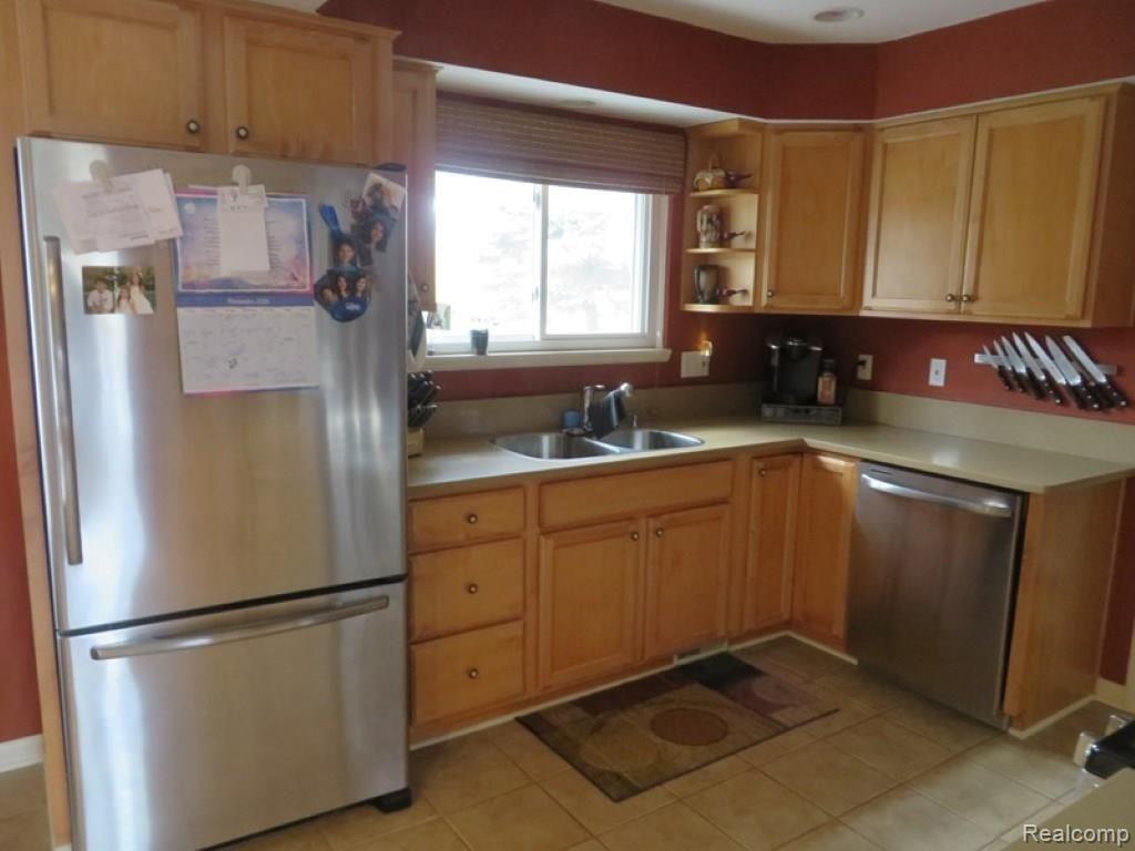 1050 Seneca Road Lake Orion, MI 48362 - Photo 6 of 31 kitchen 2.jpg