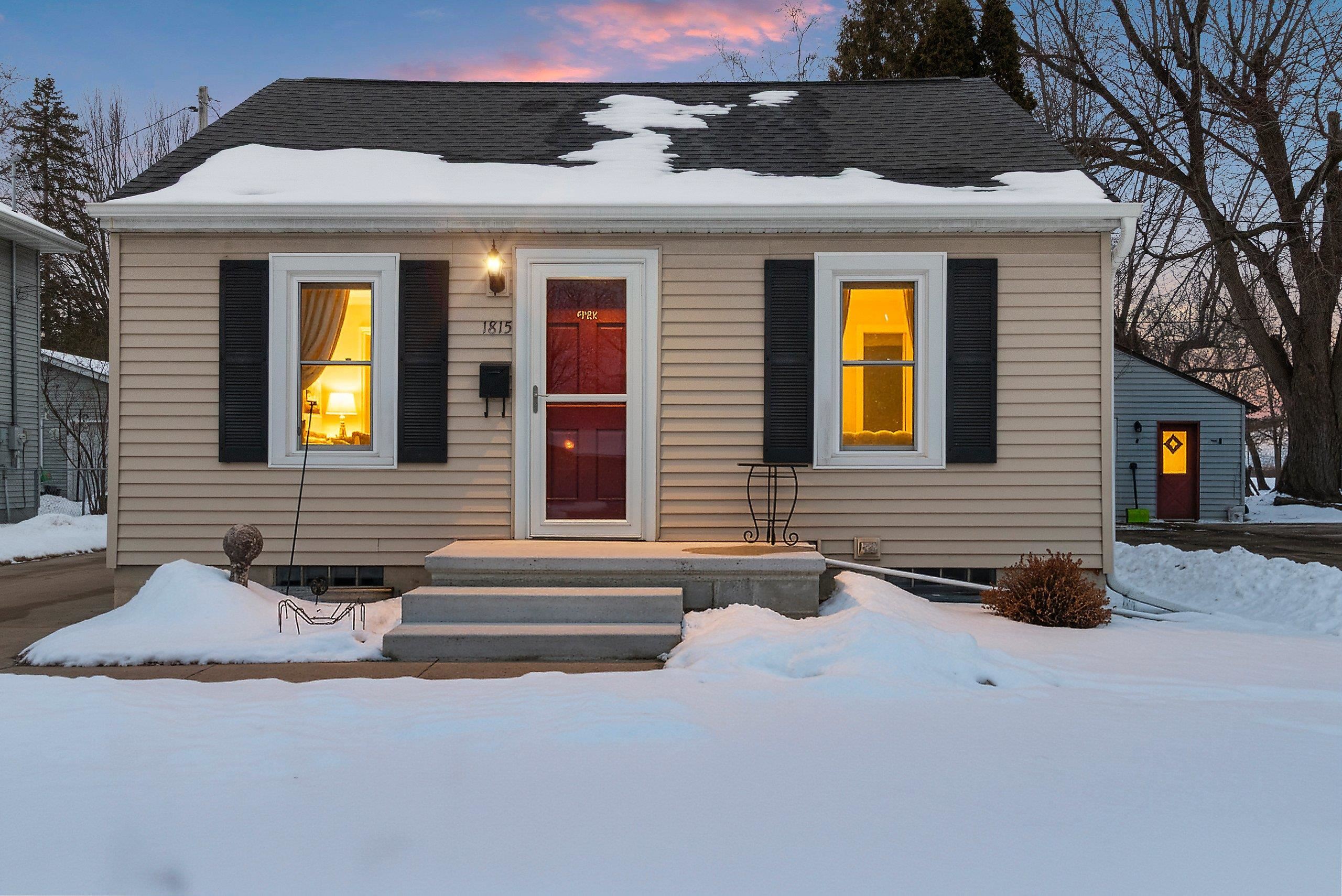 1815 North Ullman Street Appleton, WI 54911 - Photo 5 of 34