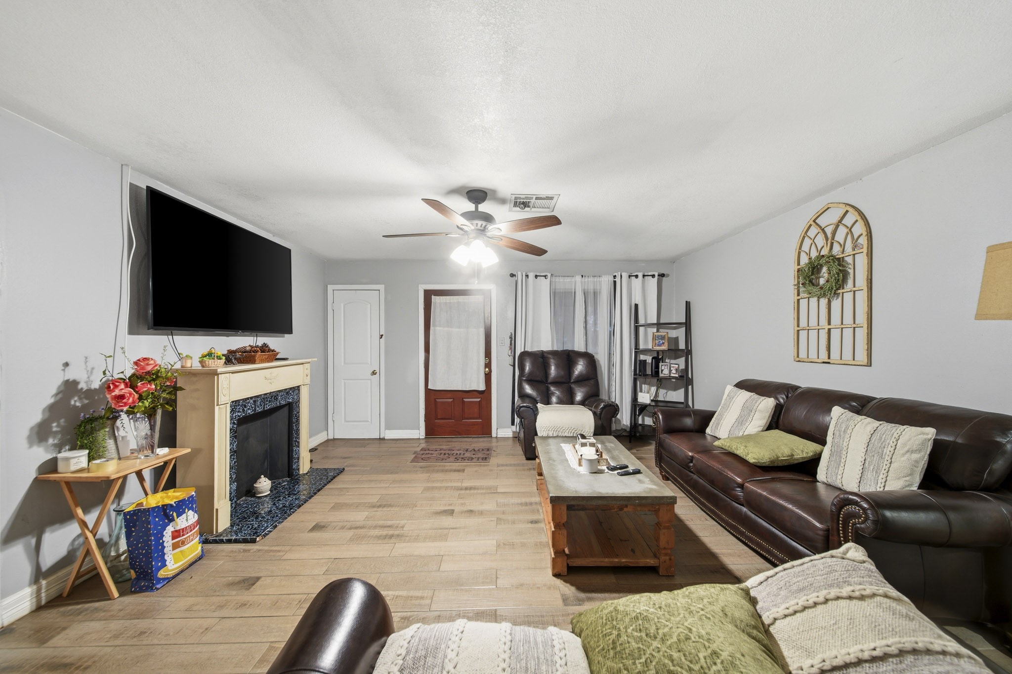 731 Meneley Road Winnie, TX 77665 - Photo 8 of 27 a living room with furniture and a flat screen tv