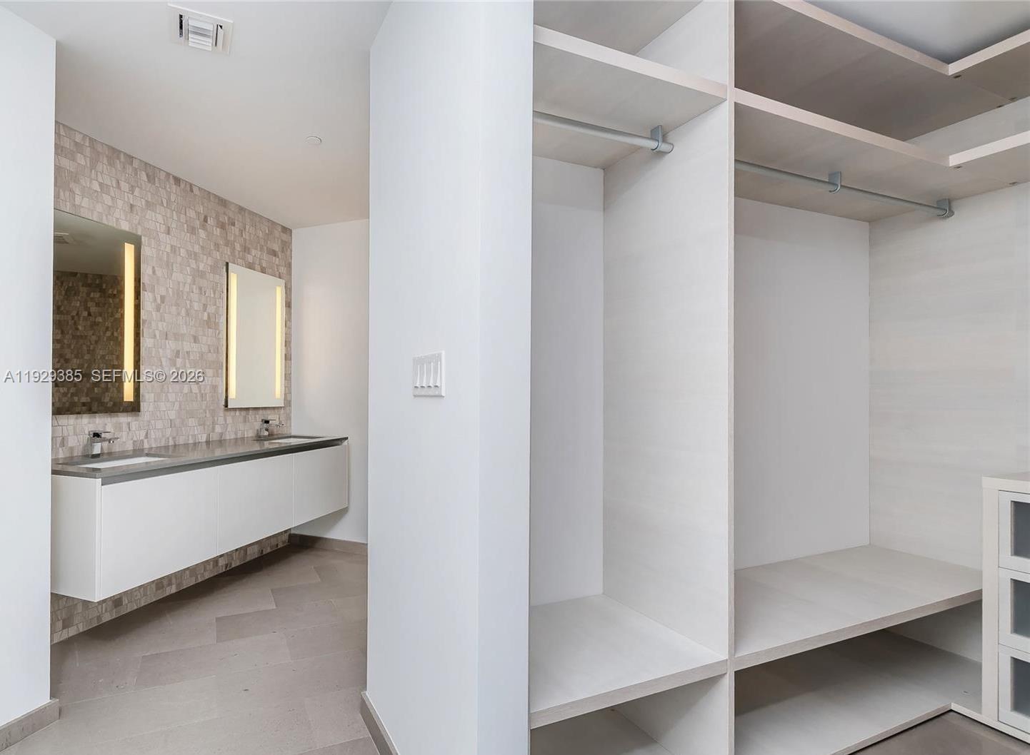 88 Southwest 7th Street, Unit 2501 Miami, FL 33130 - Photo 15 of 38 a bathroom with a bathtub and a sink