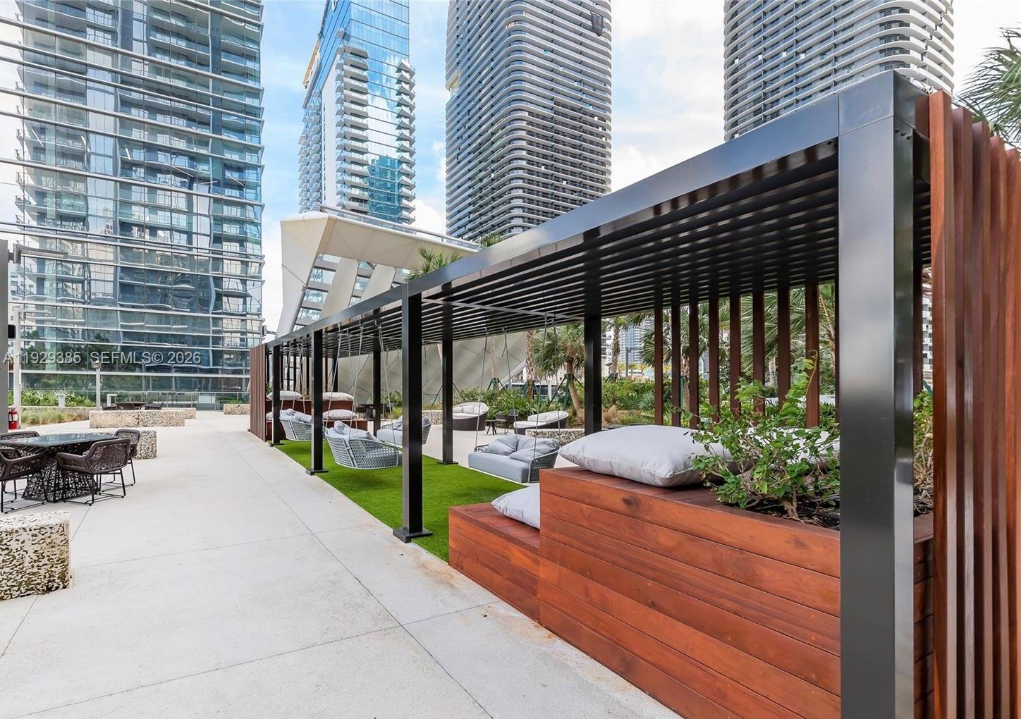 88 Southwest 7th Street, Unit 2501 Miami, FL 33130 - Photo 37 of 38 a patio view with a seating space