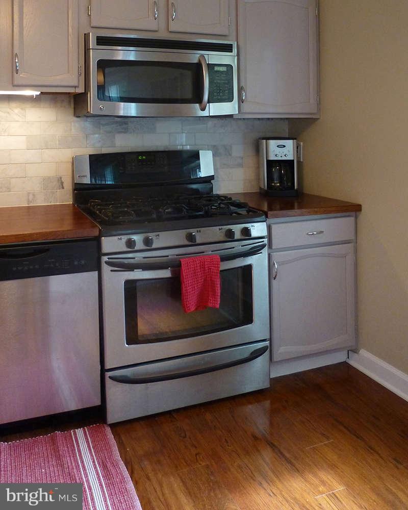 8455 Kitchener Drive Springfield, VA 22153 - Photo 4 of 23 Kitchen