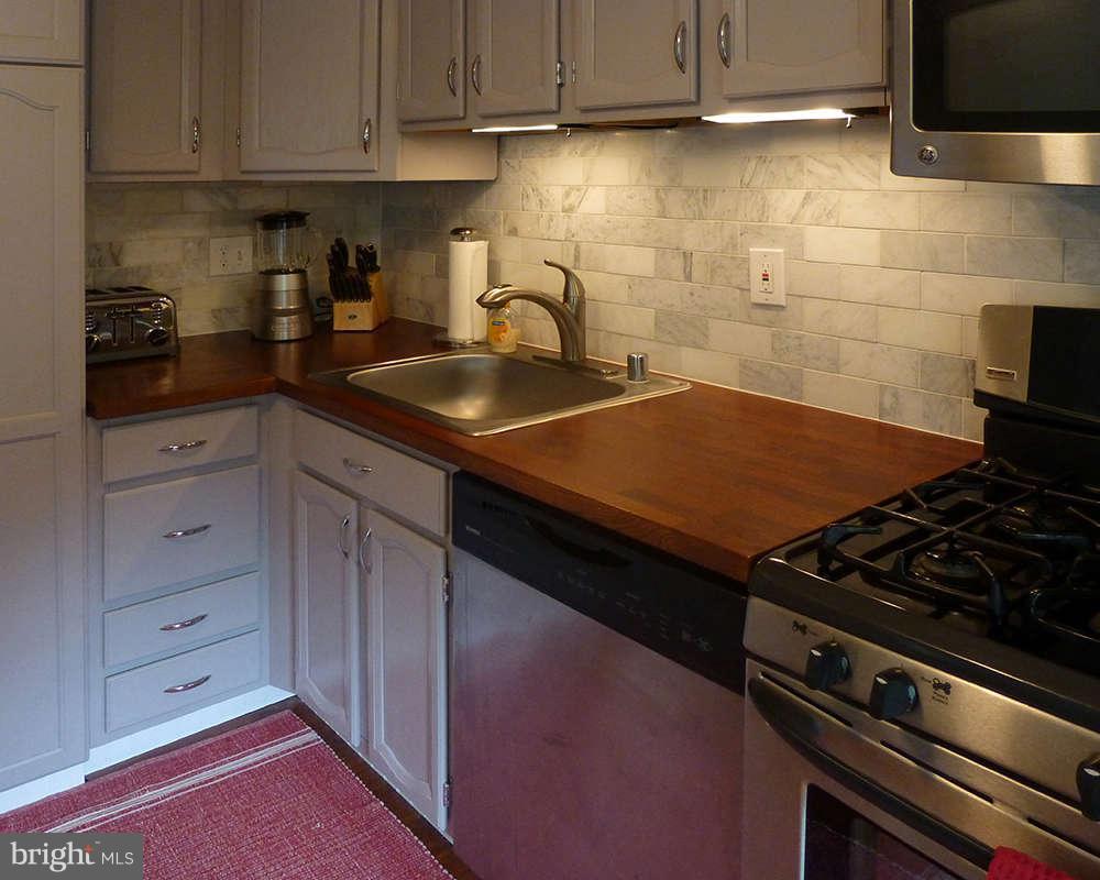 8455 Kitchener Drive Springfield, VA 22153 - Photo 5 of 23 Kitchen
