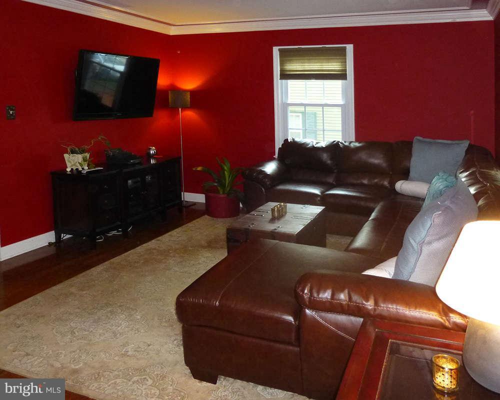 8455 Kitchener Drive Springfield, VA 22153 - Photo 7 of 23 Living Room