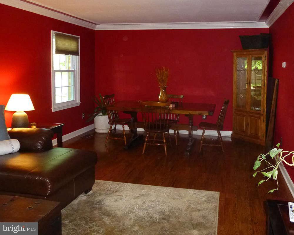 8455 Kitchener Drive Springfield, VA 22153 - Photo 8 of 23 Living Room