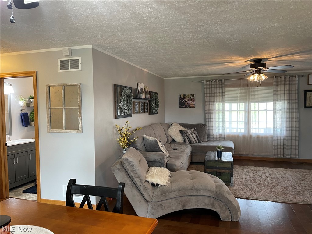 37420 Harry's Ridge Road Barnesville, OH 43713 - Photo 9 of 35 Gallery Image 9