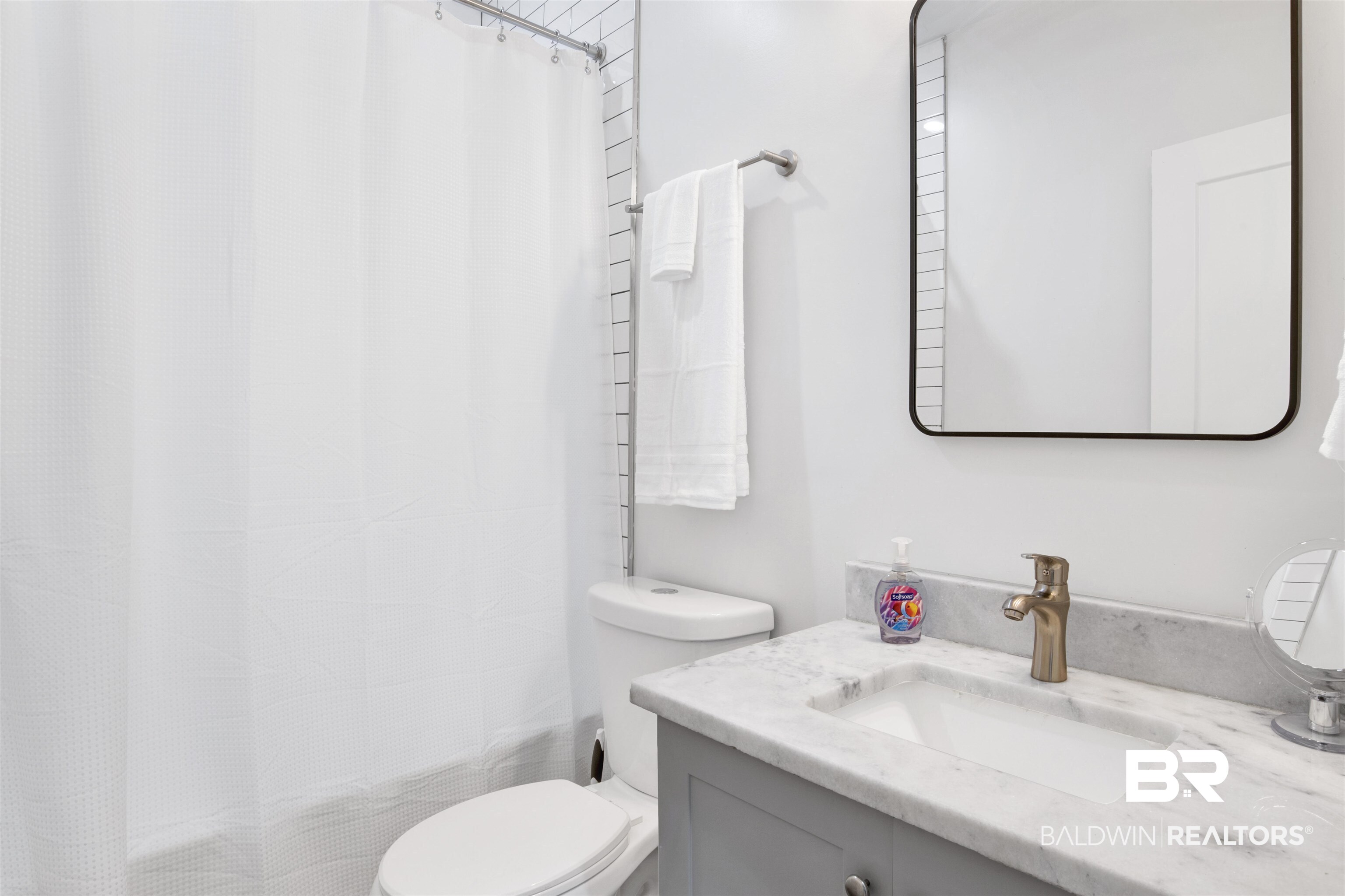 555 Congress Street Mobile, AL 36603 - Photo 17 of 27 Full bathroom with vanity and a shower with curtain