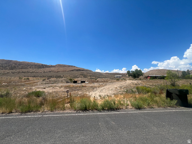 2600 South Old Wellington Road, Unit 5 Price, UT 84501 - Photo 12 of 14 T post with reflector on it is the NE boundary.