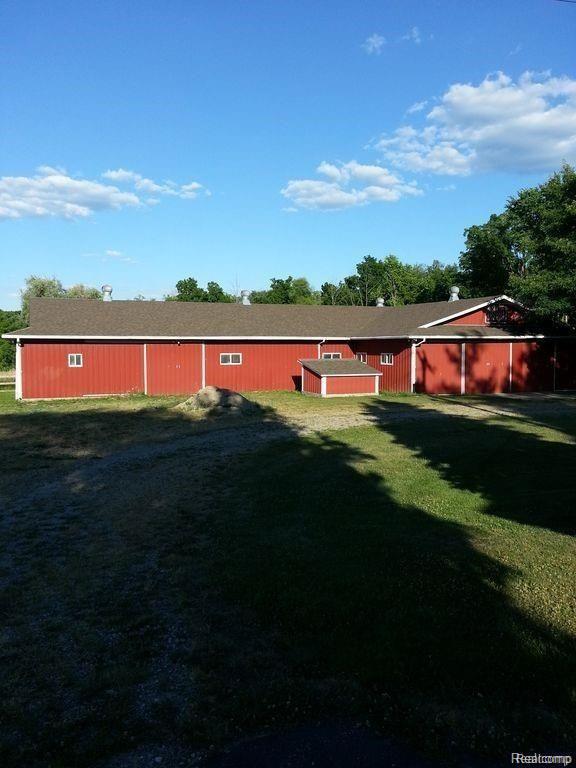 4373 Lippincott Road Lapeer, MI 48446 - Photo 12 of 29 BARN 2.jpg