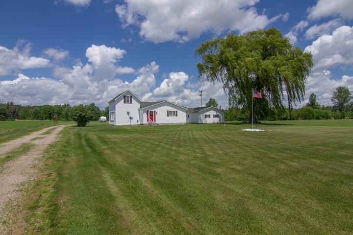5316 West Shearer Road Coleman, MI 48618 - Photo 2 of 17 1900978-1.JPG