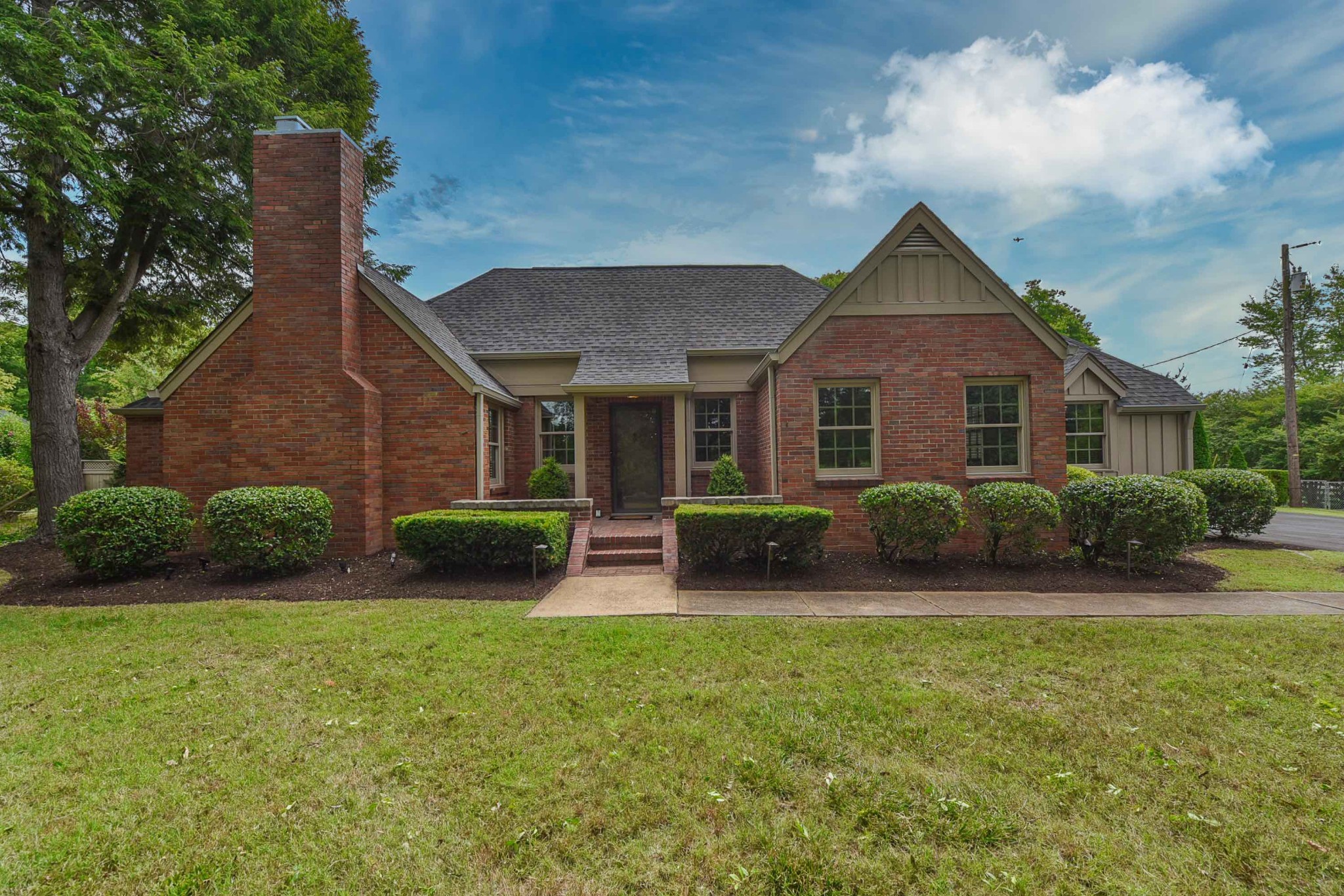 2027 Neelys Bend Road Madison, TN 37115 - Photo 8 of 48 Gallery Image 8