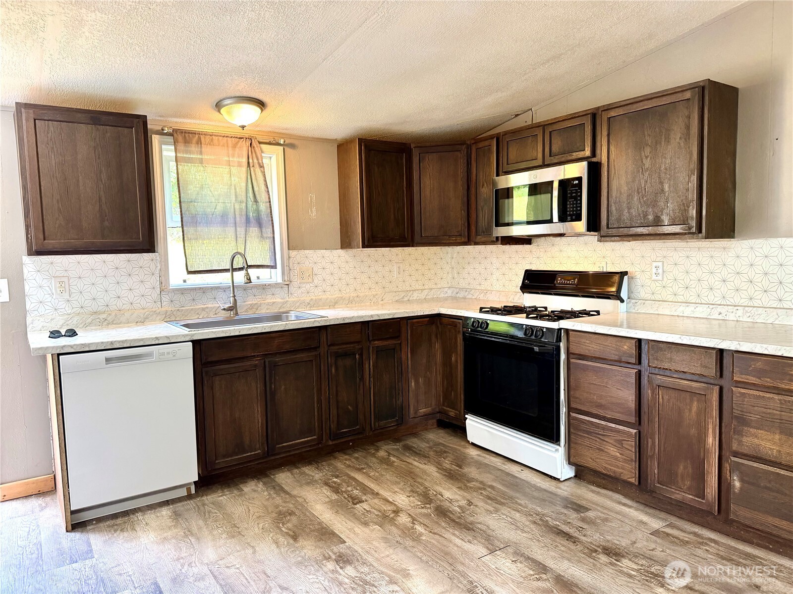 28 North Jacobson Road Cathlamet, WA 98612 - Photo 3 of 37 Gallery Image 3