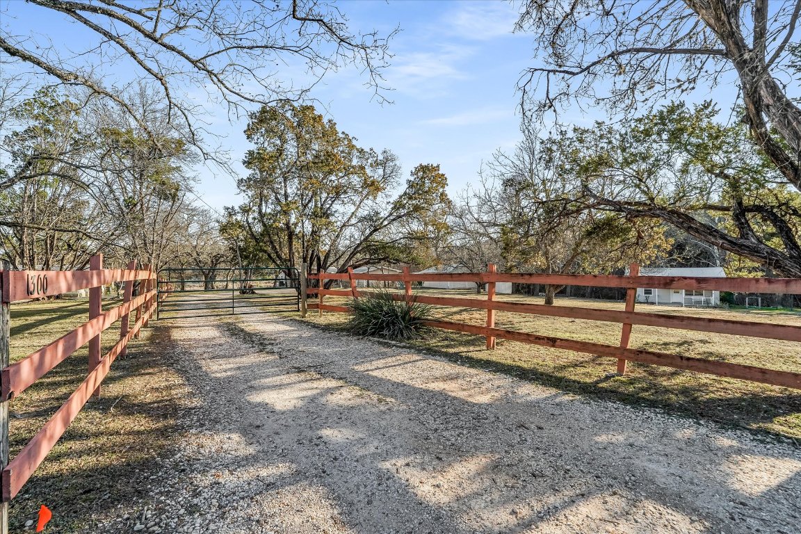 1300 Flite Acres Road Wimberley, TX 78676 - Photo 39 of 40