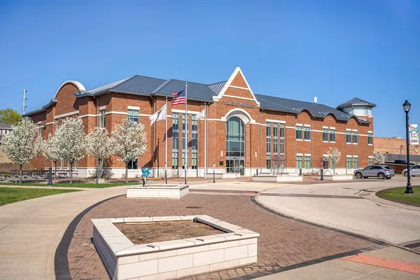 $399,990 | 553 Yosemite Way, Mundelein, IL 60060