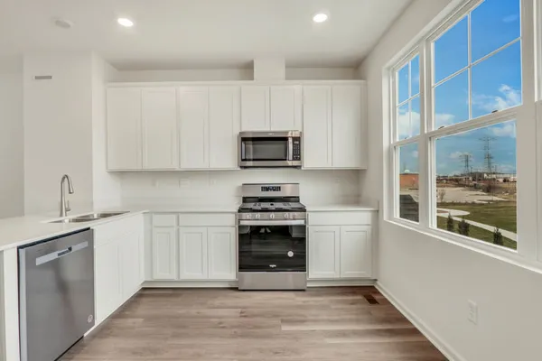 $399,990 | 553 Yosemite Way, Mundelein, IL 60060