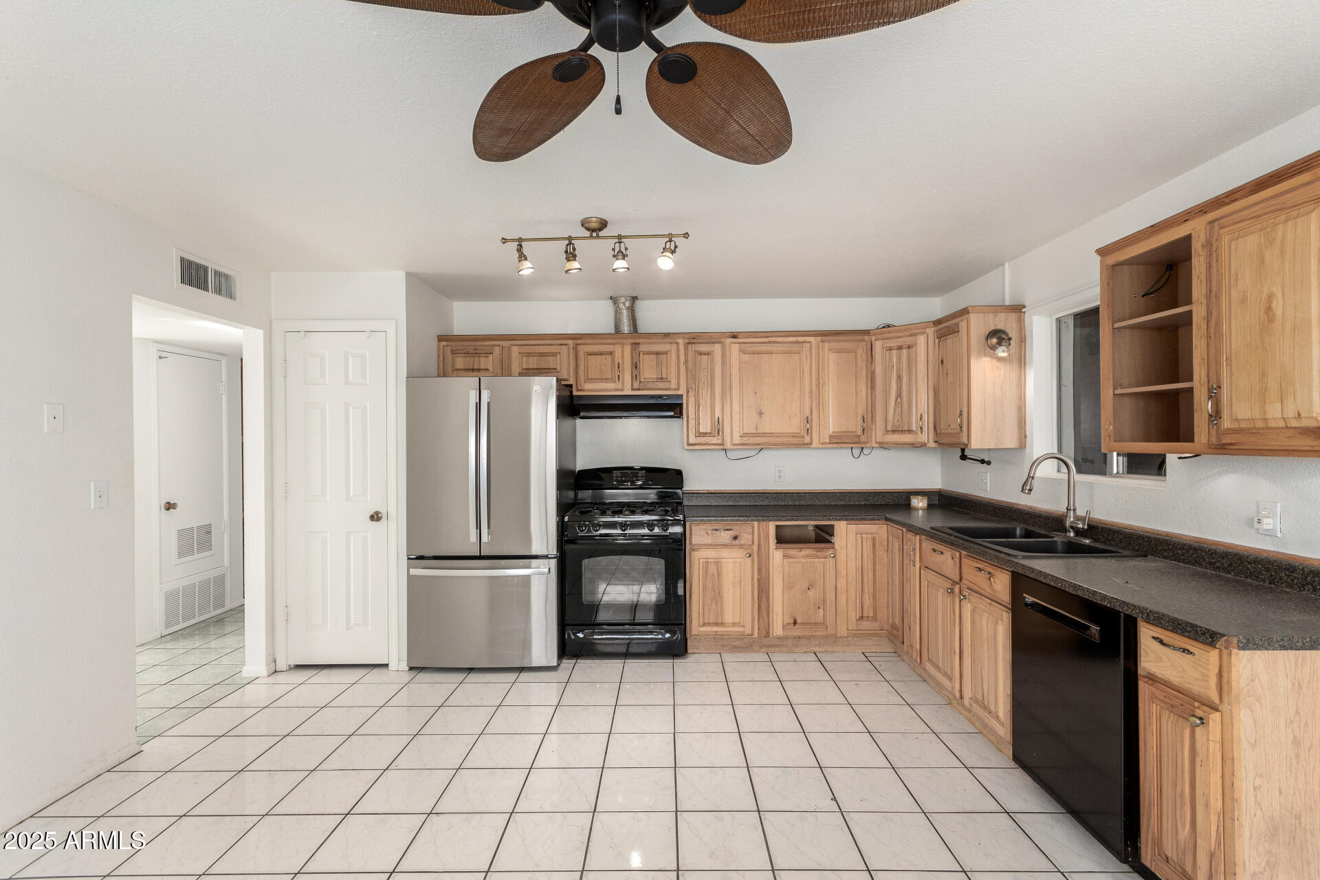 214 West June Circle Mesa, AZ 85201 - Photo 12 of 34 11-June