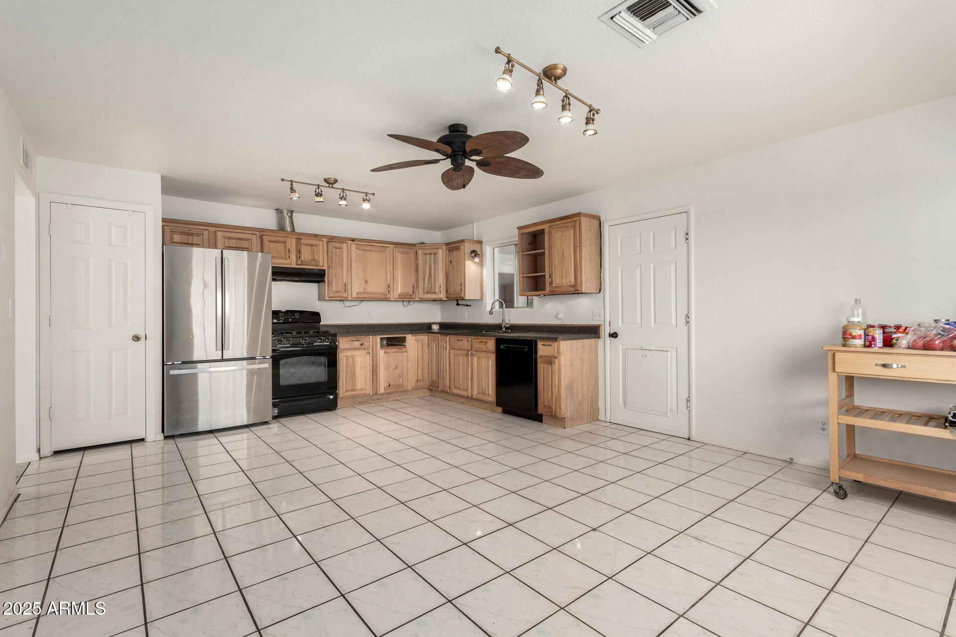 214 West June Circle Mesa, AZ 85201 - Photo 10 of 34 09-June