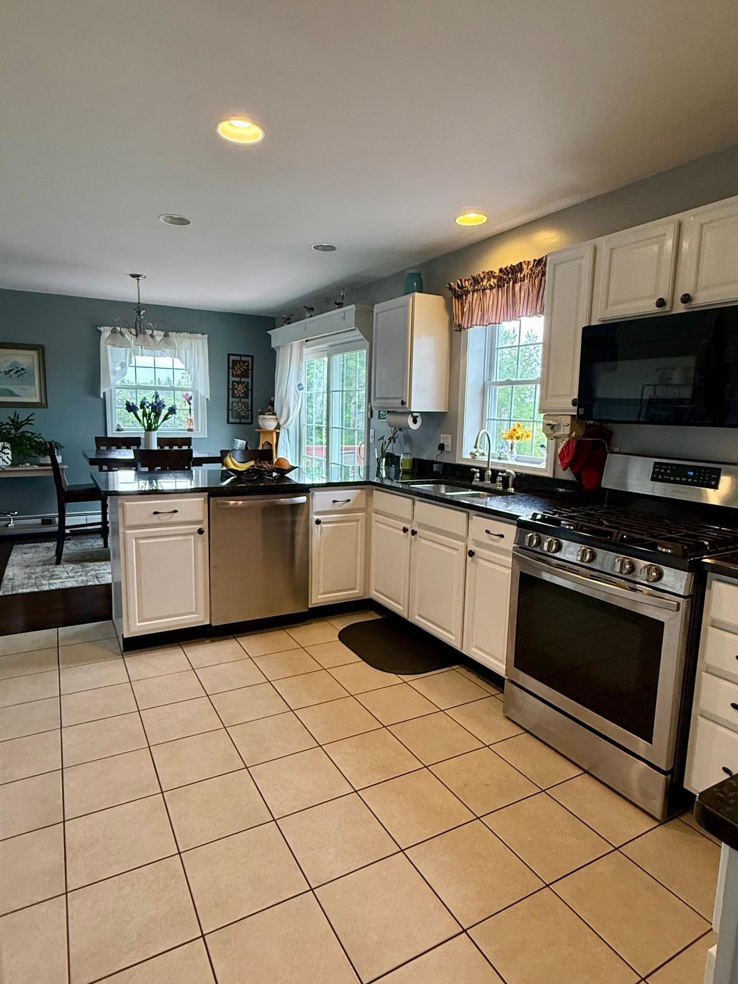 113 Hunting Ridge Lane Milton, VT 05468 - Photo 11 of 36
