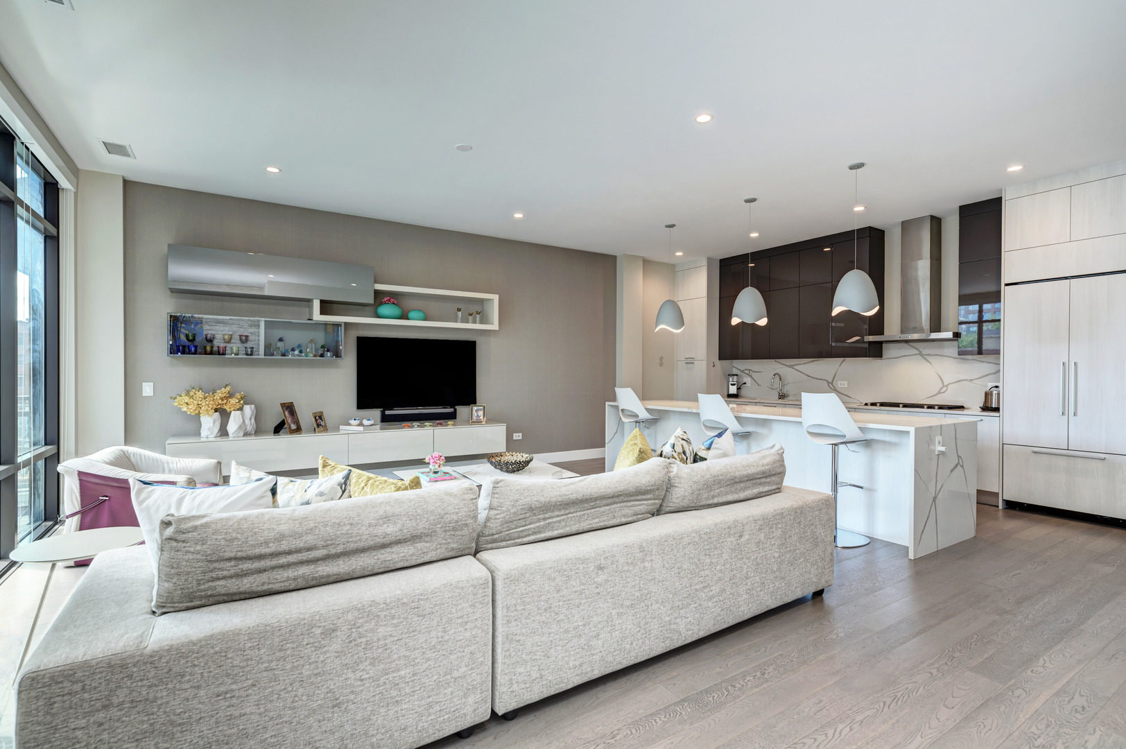 28 North Carpenter Street, Unit 3S Chicago, IL 60607 - Photo 14 of 37 a living room with furniture and a flat screen tv