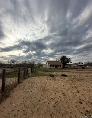 $140,000 | 86 Fm 478, Floresville, TX 78114