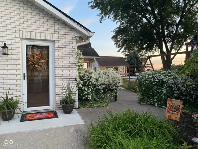 $995,000 | 8329 South 300 West, Pendleton, IN 46064