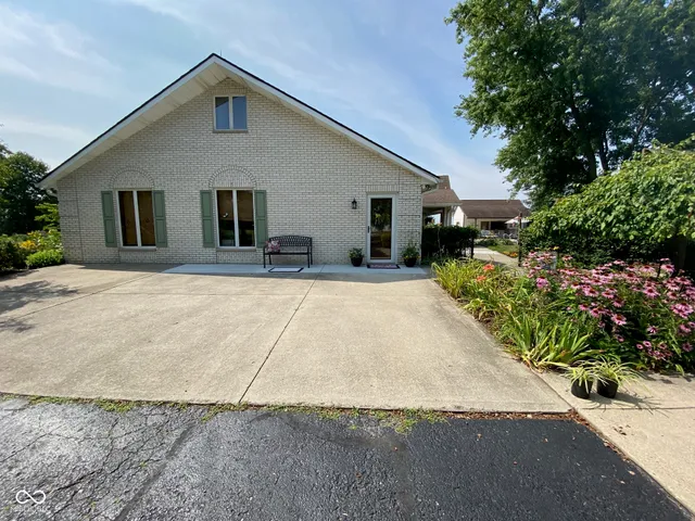 $995,000 | 8329 South 300 West, Pendleton, IN 46064