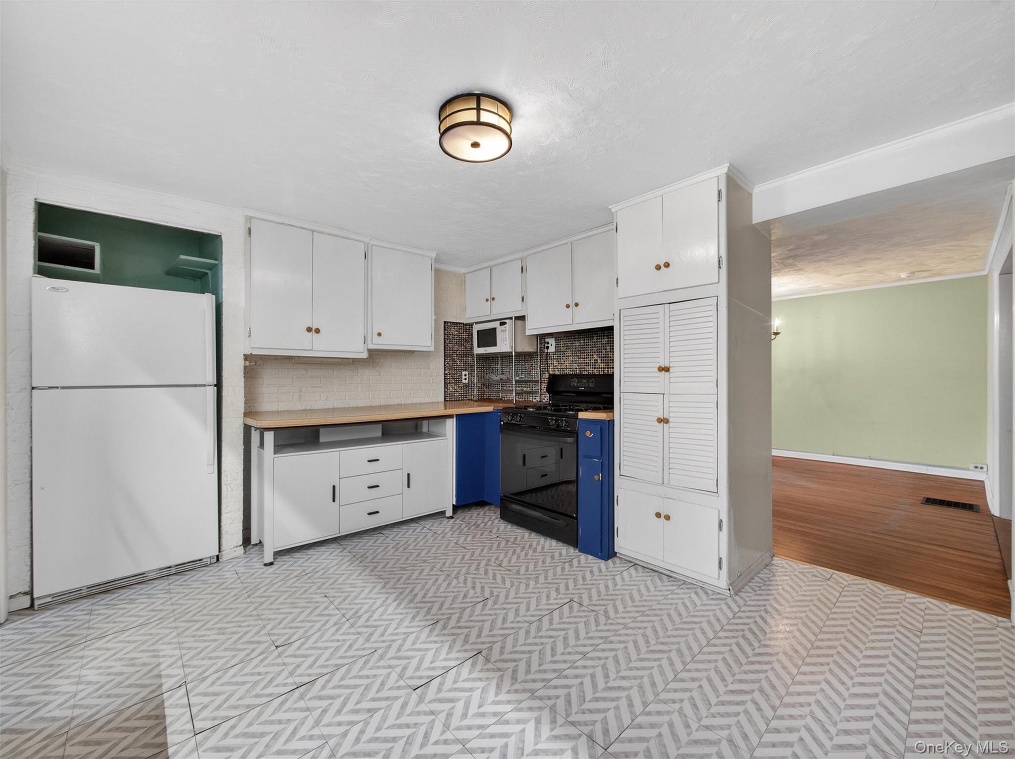 325 Haverstraw Road Montebello, NY 10901 - Photo 13 of 33