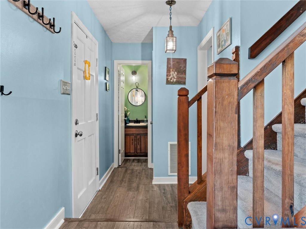 10200 Redbridge Road North Chesterfield, VA 23236 - Photo 18 of 33 entry - 1/2 bath
