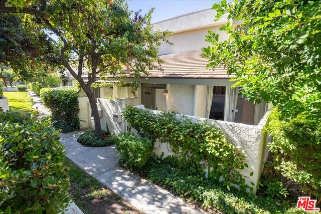 $4,650 | 11848 Moorpark Street, Unit A, Studio City, CA 91604