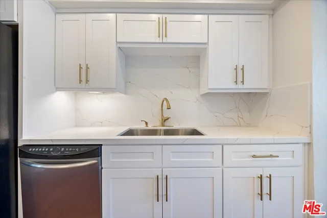 $4,650 | 11848 Moorpark Street, Unit A, Studio City, CA 91604