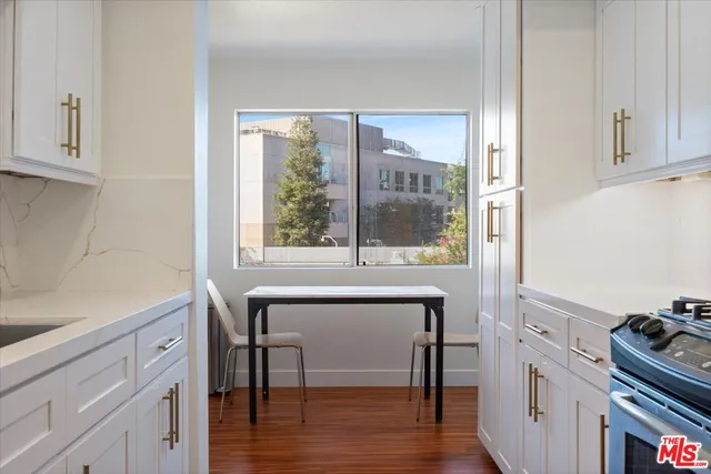 $4,650 | 11848 Moorpark Street, Unit A, Studio City, CA 91604