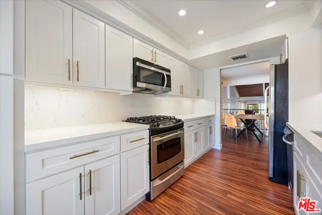 $4,650 | 11848 Moorpark Street, Unit A, Studio City, CA 91604