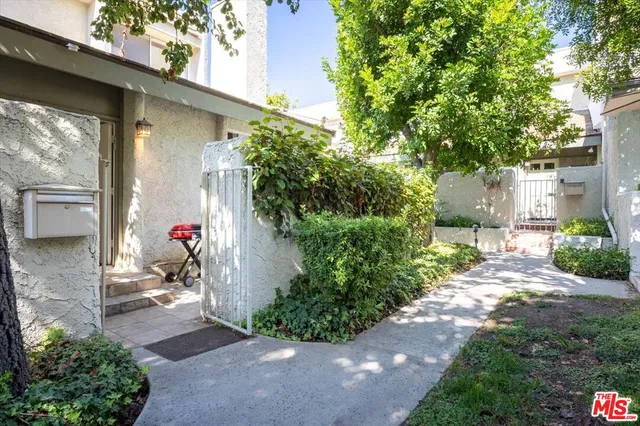 $4,650 | 11848 Moorpark Street, Unit A, Studio City, CA 91604