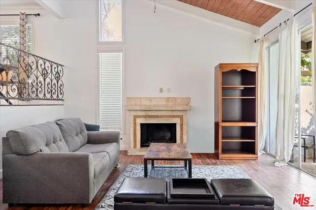 $4,650 | 11848 Moorpark Street, Unit A, Studio City, CA 91604