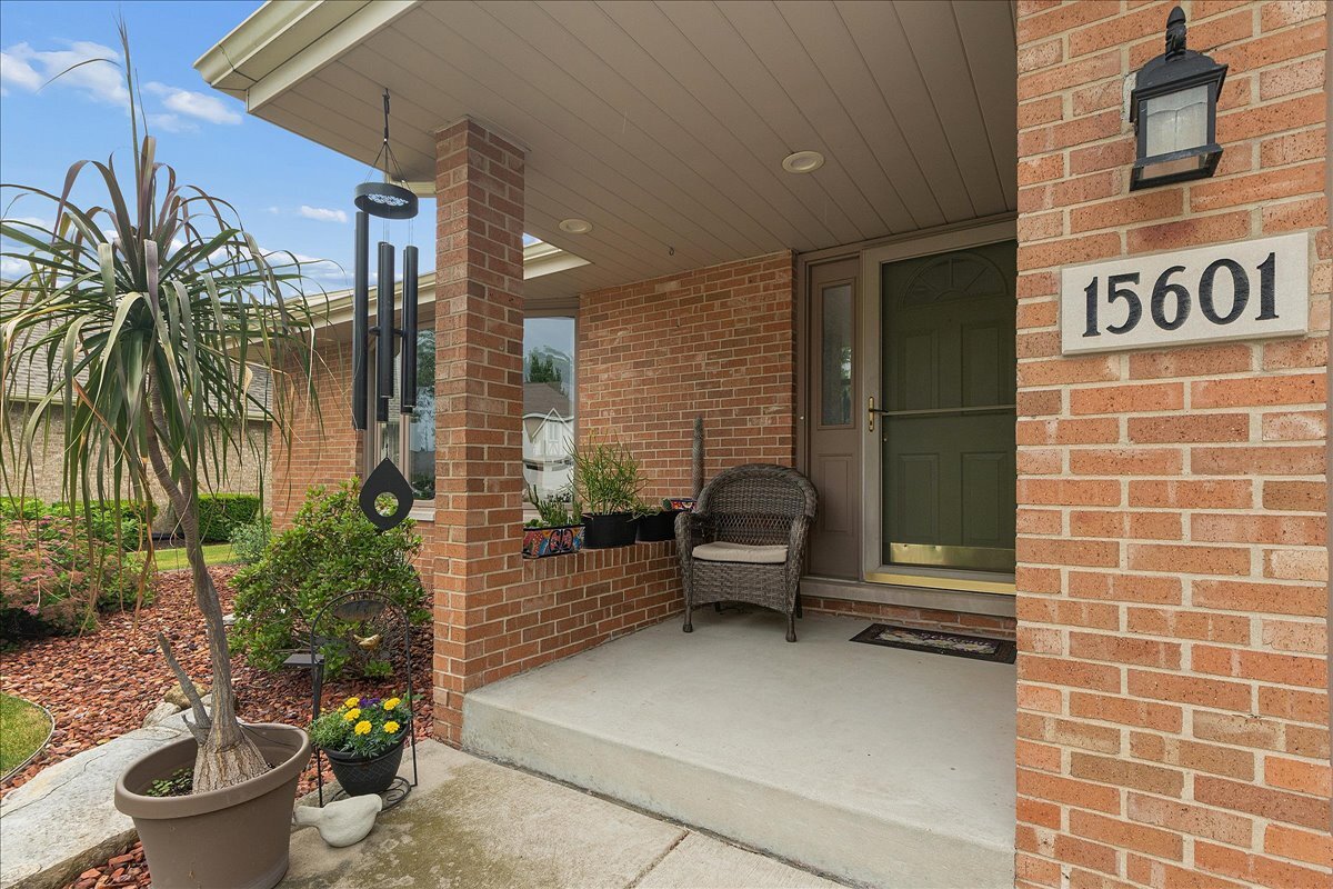 15601 Bramblewood Road Oak Forest, IL 60452 - Photo 3 of 35