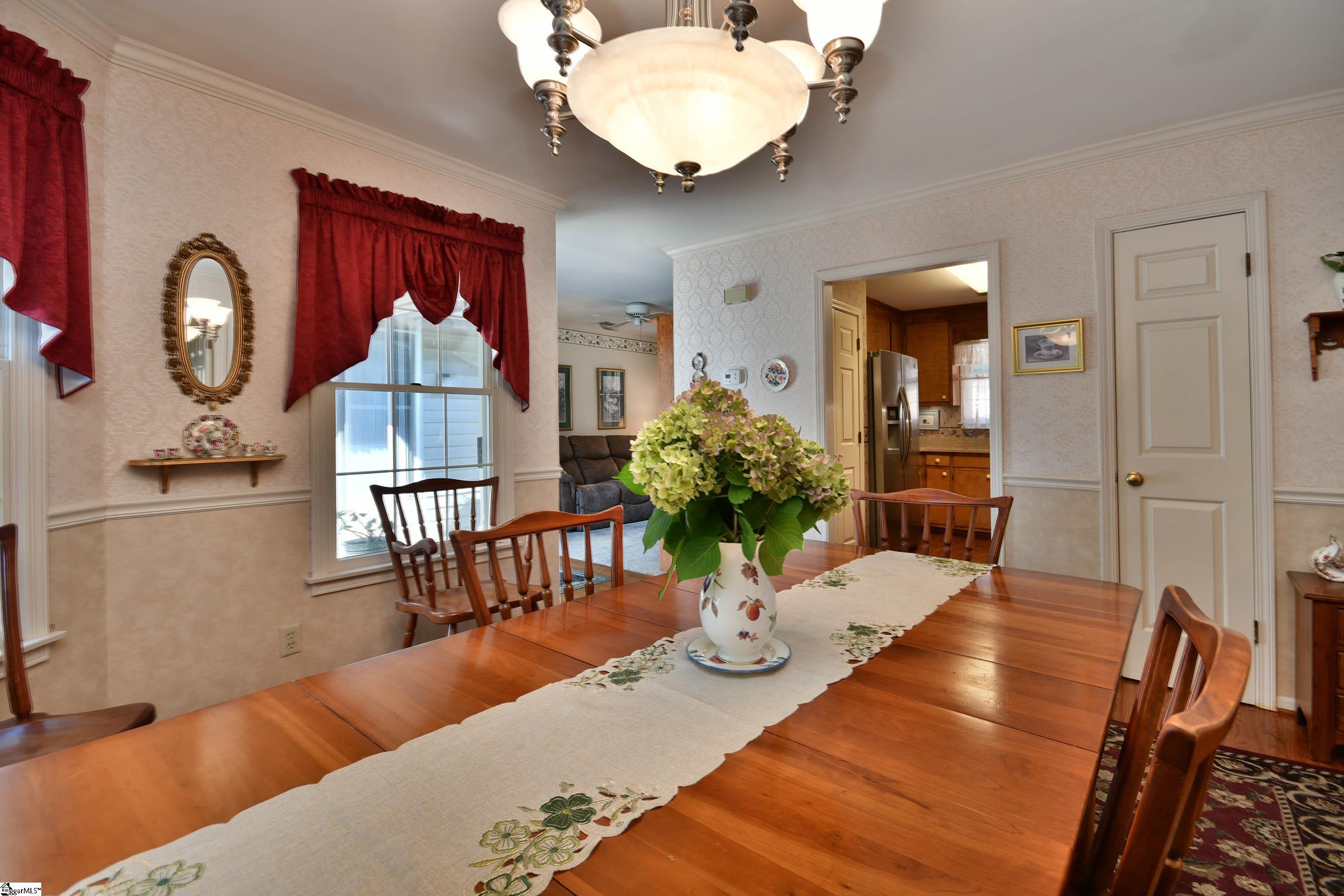 146 Hummingbird Ridge Greenville, SC 29605 - Photo 4 of 43 Gallery Image 4