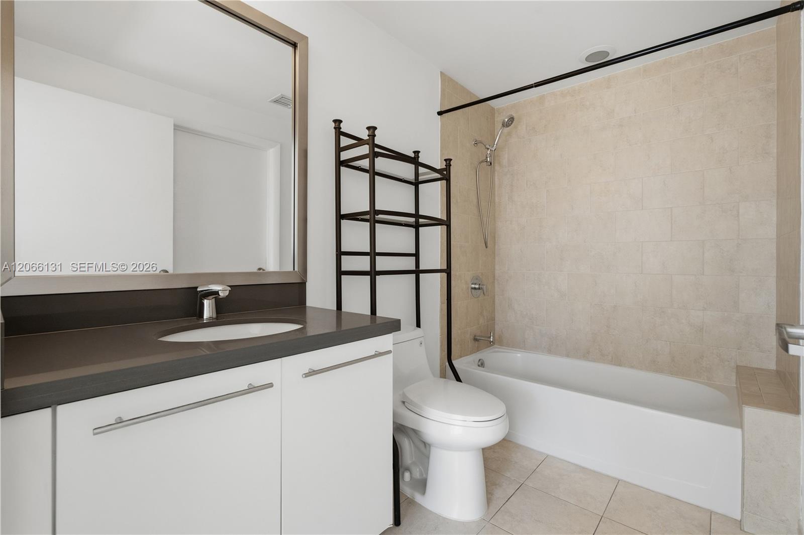 90 Southwest 3rd Street, Unit 1801 Miami, FL 33130 - Photo 4 of 16 Gallery Image 4