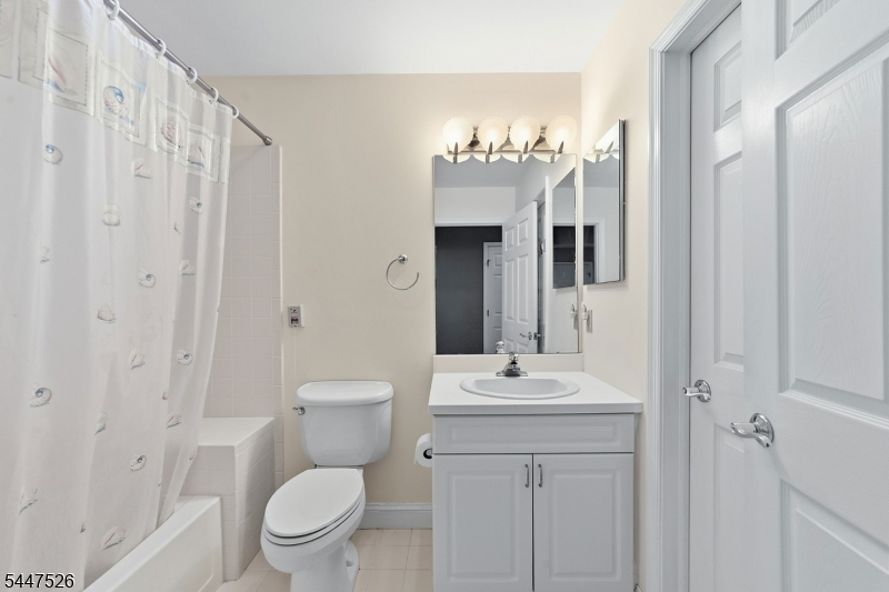 47 Hedge Row Road Plainsboro, NJ 08540 - Photo 19 of 32 Gallery Image 19