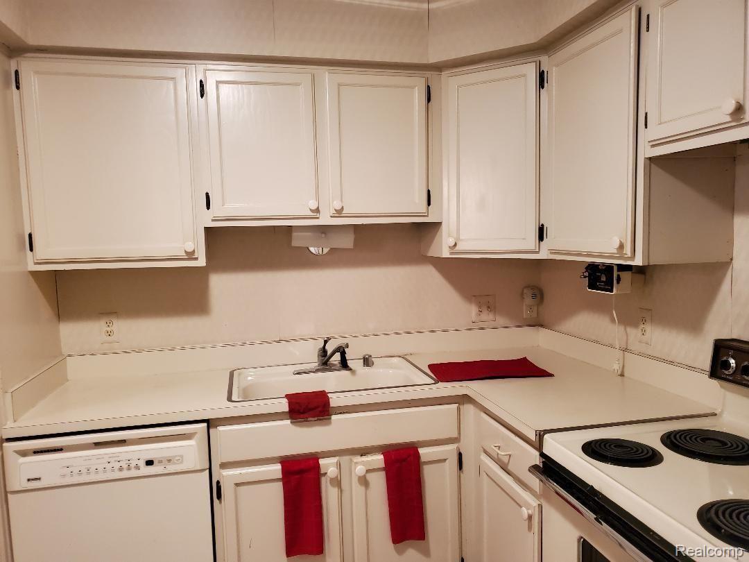 24447 Evergreen Road Southfield, MI 48075 - Photo 16 of 34 thumbnail (31).jpg