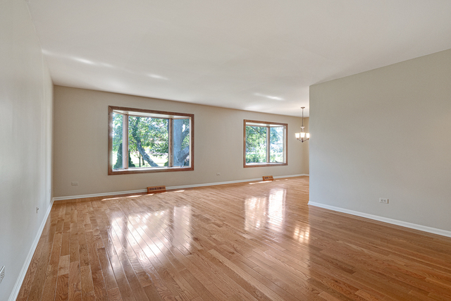 1736 Marion Court Wheaton, IL 60187 - Photo 5 of 26