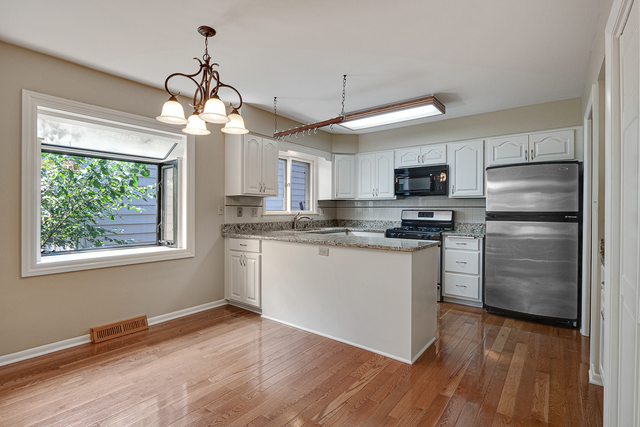 1736 Marion Court Wheaton, IL 60187 - Photo 8 of 26