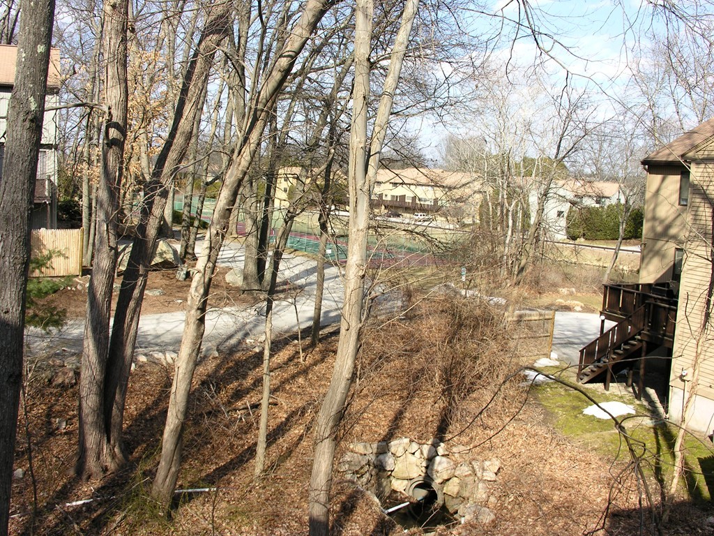 78 Mountain Gate Road, Unit 78 Ashland, MA 01721 - Photo 16 of 17 a backyard of a building