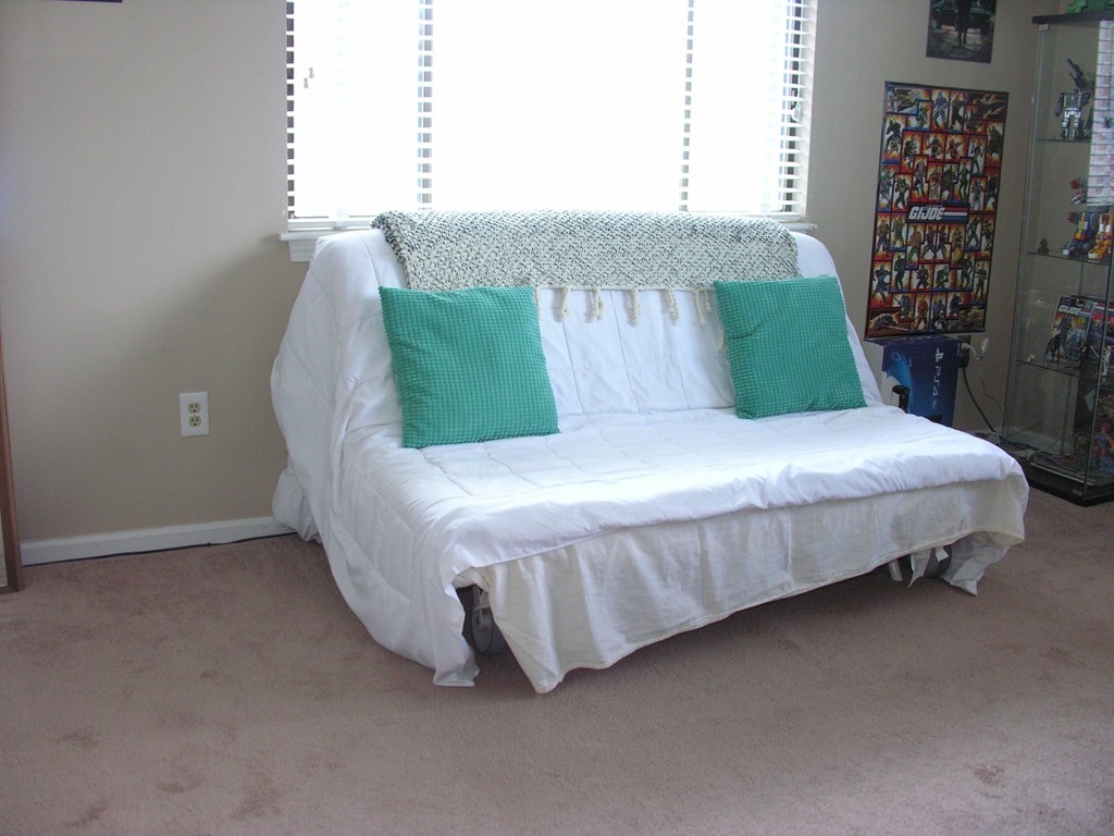 78 Mountain Gate Road, Unit 78 Ashland, MA 01721 - Photo 10 of 17 a bed sitting in a bedroom next to a lamp