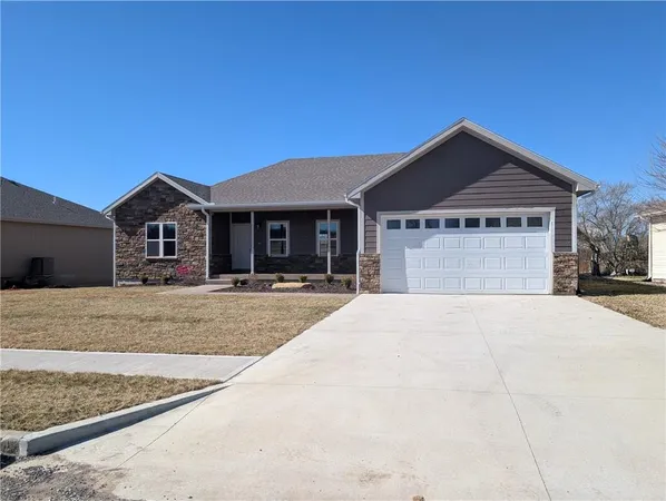 $399,500 | 1107 Charles Street, Knob Noster, MO 65336