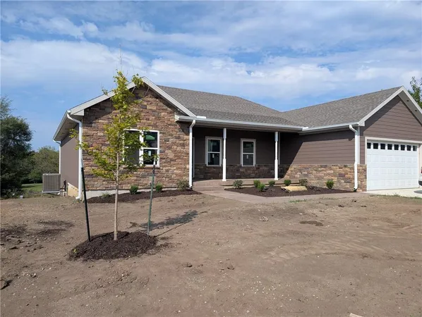 $399,500 | 1107 Charles Street, Knob Noster, MO 65336