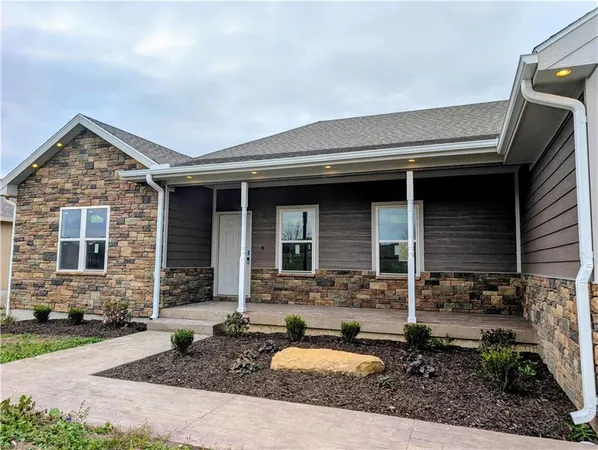 $399,500 | 1107 Charles Street, Knob Noster, MO 65336