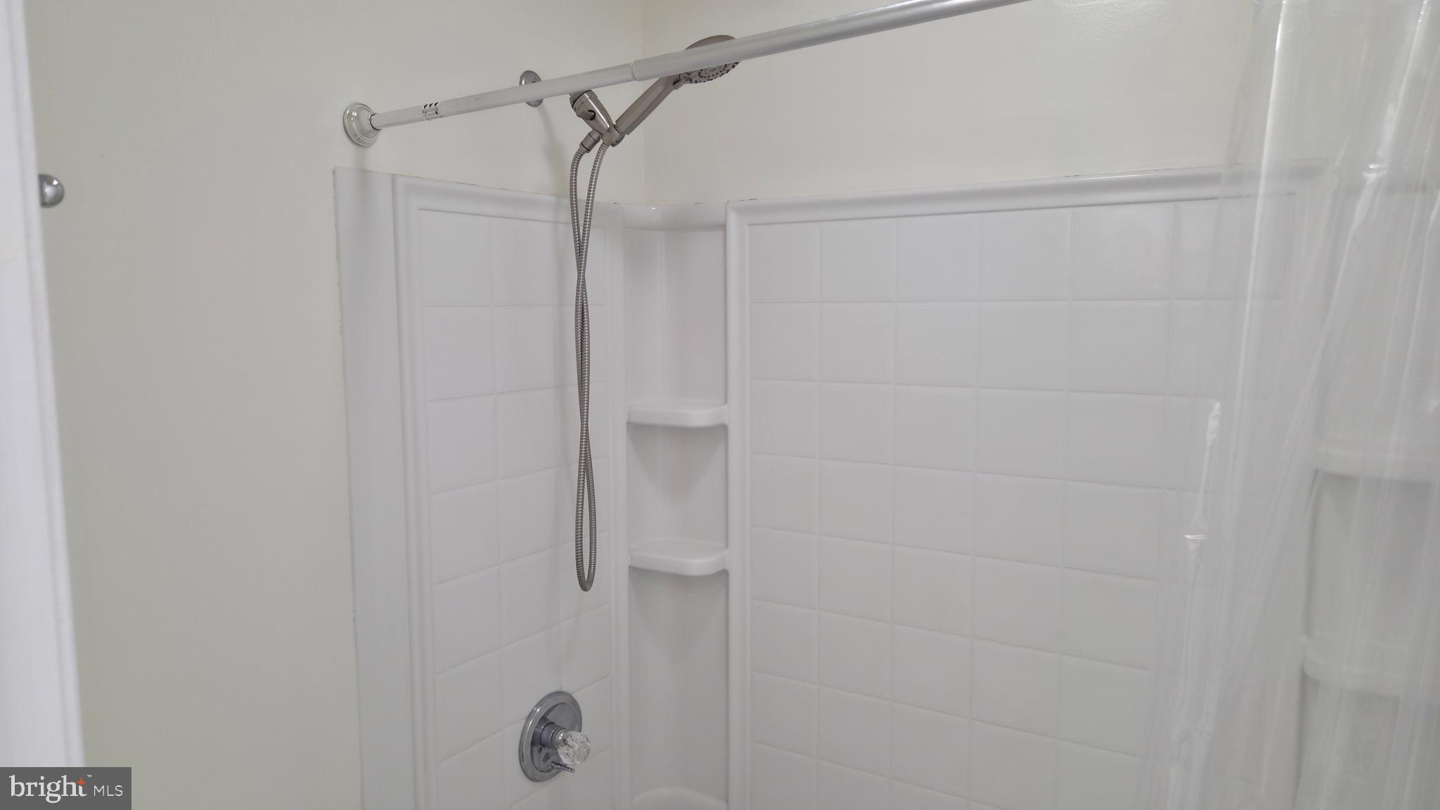 8387 Montgomery Run Road, Unit E Ellicott City, MD 21043 - Photo 17 of 25 primary bathroom