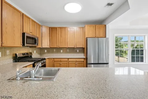 $499,999 | 9104 Ravenscroft Road, Clifton, NJ 07013