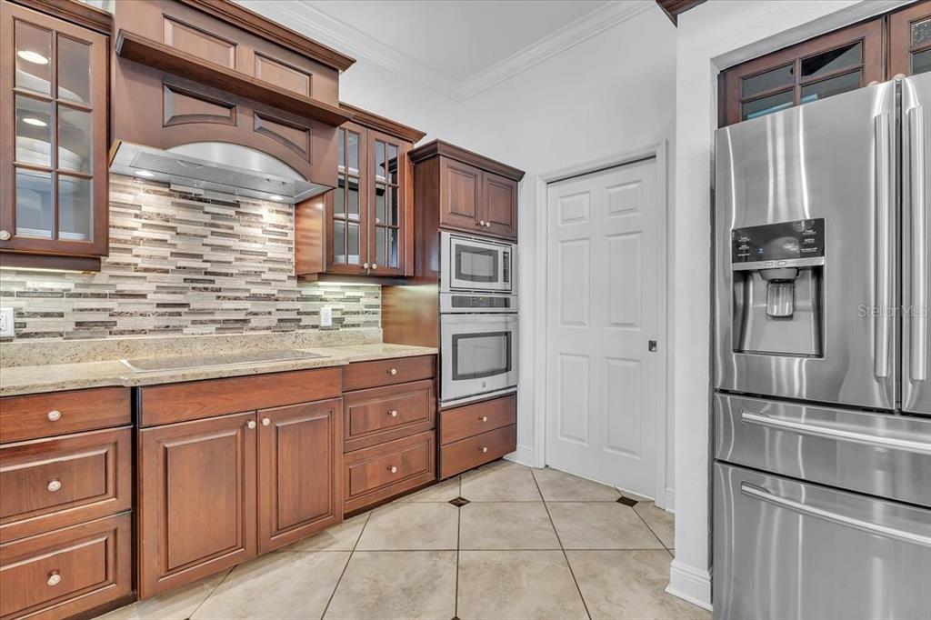 709 Country Meadows Way Bradenton, FL 34212 - Photo 25 of 97 a kitchen with stainless steel appliances granite countertop a refrigerator and a sink