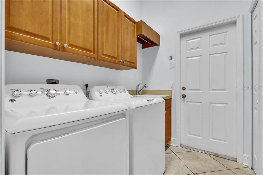 709 Country Meadows Way Bradenton, FL 34212 - Photo 62 of 97 a utility room with dryer and washer